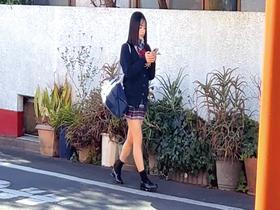 今日の獲物はこの母娘 24時間居座りレ●プ 04 サンプル動画サムネイル